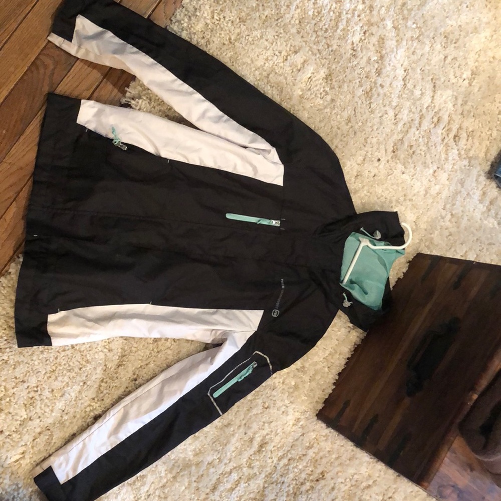 cute windbreaker/raincoat b&w with mint details